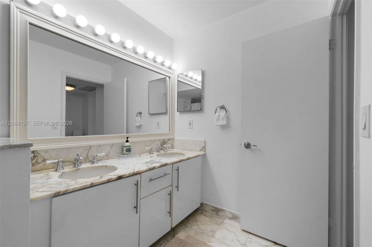 9801 Collins Ave , Unit 20V, Bal Harbour, FL 33154 Photo