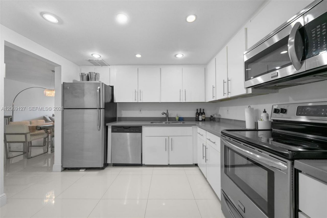 9801 Collins Ave , Unit 20V, Bal Harbour, FL 33154 Photo