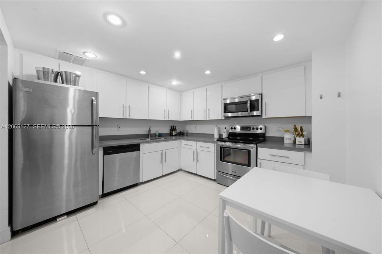 9801 Collins Ave , Unit 20V, Bal Harbour, FL 33154 Photo
