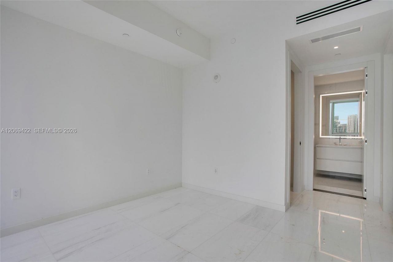300 Biscayne Boulevard Way, Unit 3108, Miami, FL 33131 Photo