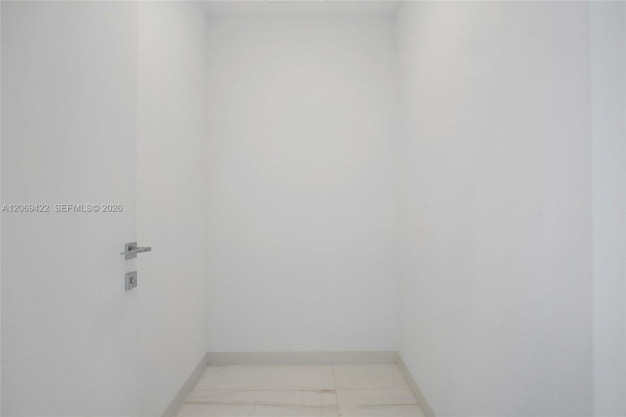 300 Biscayne Boulevard Way, Unit 3108, Miami, FL 33131 Photo