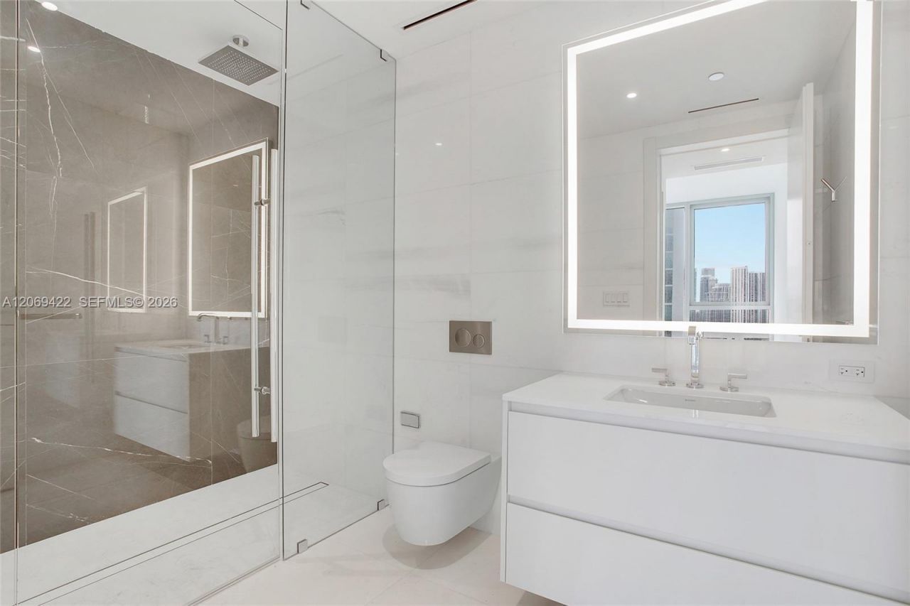 300 Biscayne Boulevard Way, Unit 3108, Miami, FL 33131 Photo