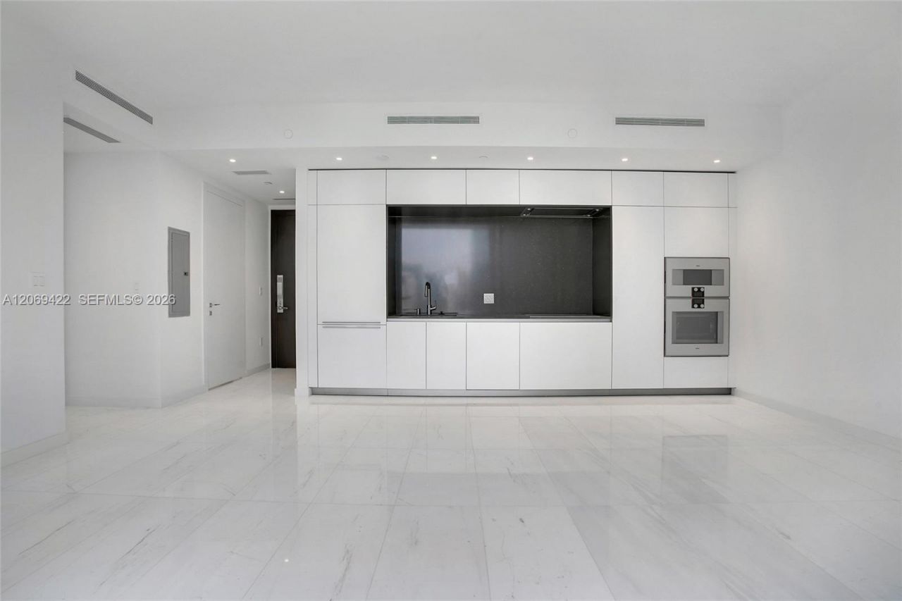300 Biscayne Boulevard Way, Unit 3108, Miami, FL 33131 Photo