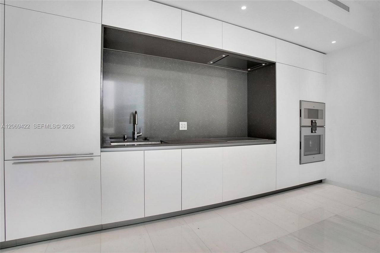 300 Biscayne Boulevard Way, Unit 3108, Miami, FL 33131 Photo