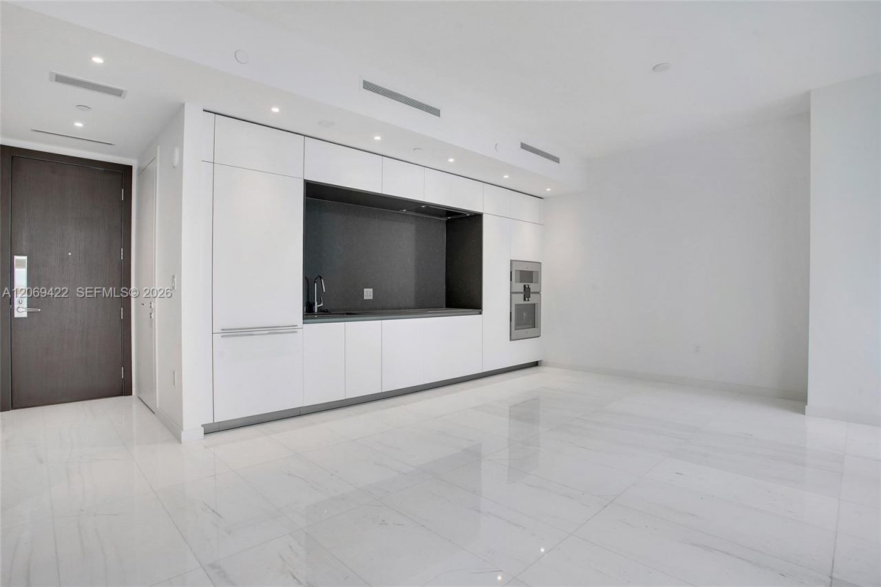 300 Biscayne Boulevard Way, Unit 3108, Miami, FL 33131 Photo