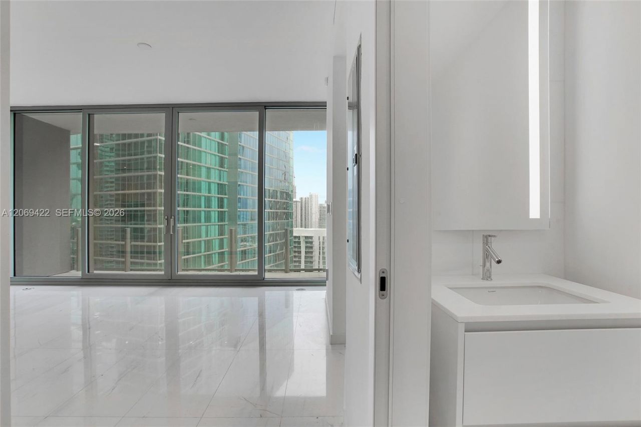 300 Biscayne Boulevard Way, Unit 3108, Miami, FL 33131 Photo