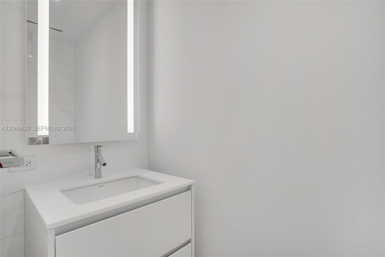 300 Biscayne Boulevard Way, Unit 3108, Miami, FL 33131 Photo