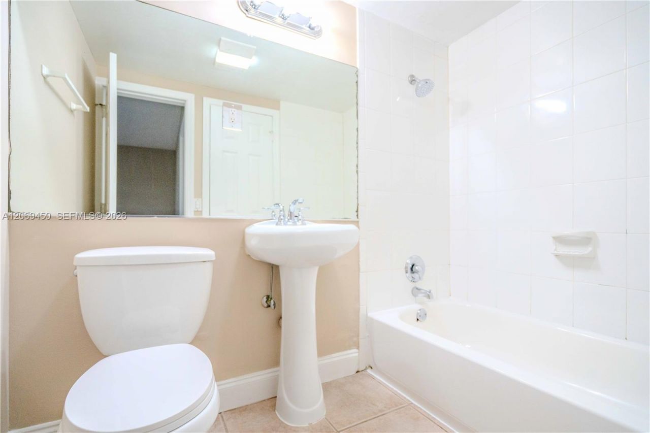 715 NE 6th St , Unit 3, Fort Lauderdale, FL 33304 Photo