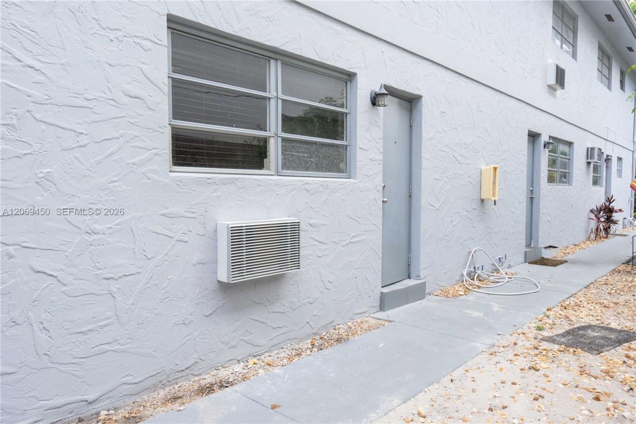 715 NE 6th St , Unit 3, Fort Lauderdale, FL 33304 Photo