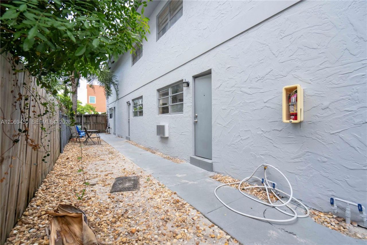 715 NE 6th St , Unit 3, Fort Lauderdale, FL 33304 Photo