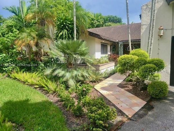 10220 SW 91st St, Miami, FL 33176