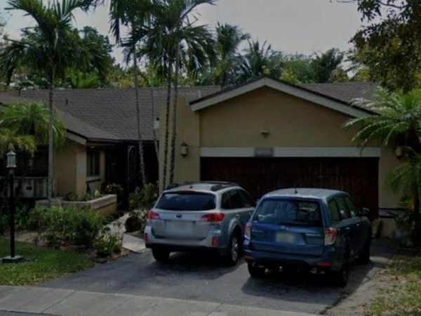 10220 SW 91st St , Miami, FL 33176