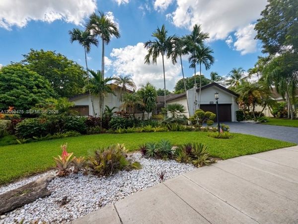 10220 SW 91st St, Miami, FL 33176