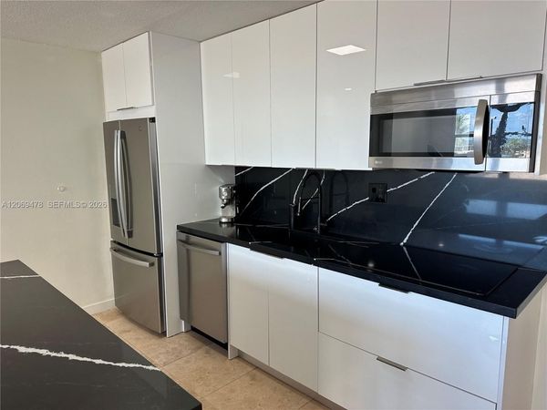 6039 Collins Ave, Unit 310, Miami Beach, FL 33140
