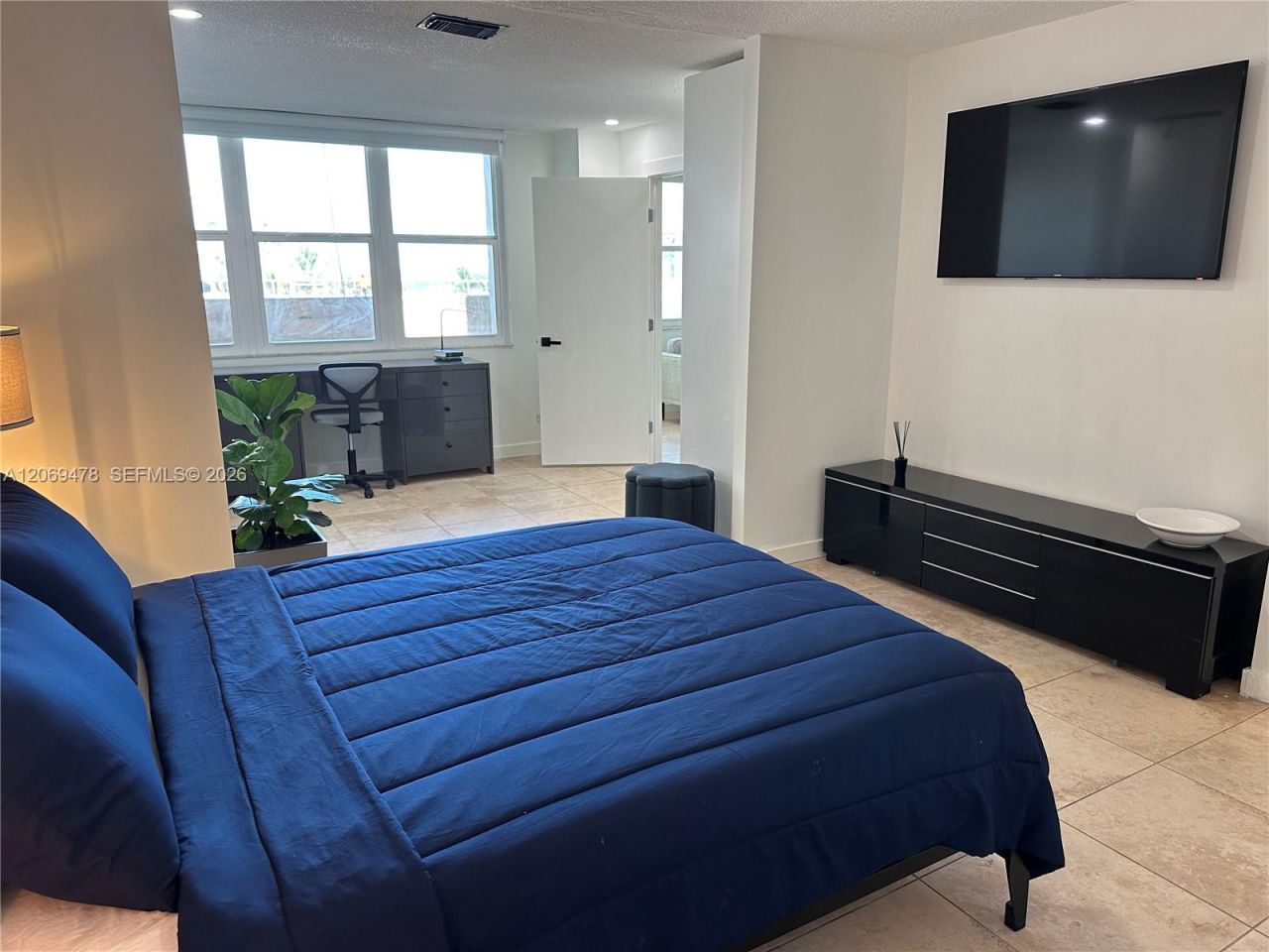 6039 Collins Ave, Unit 310, Miami Beach, FL 33140 Photo