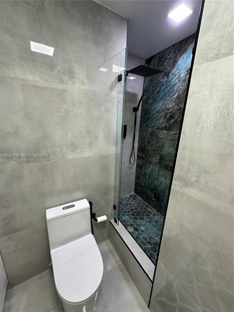 6039 Collins Ave, Unit 310, Miami Beach, FL 33140 Photo