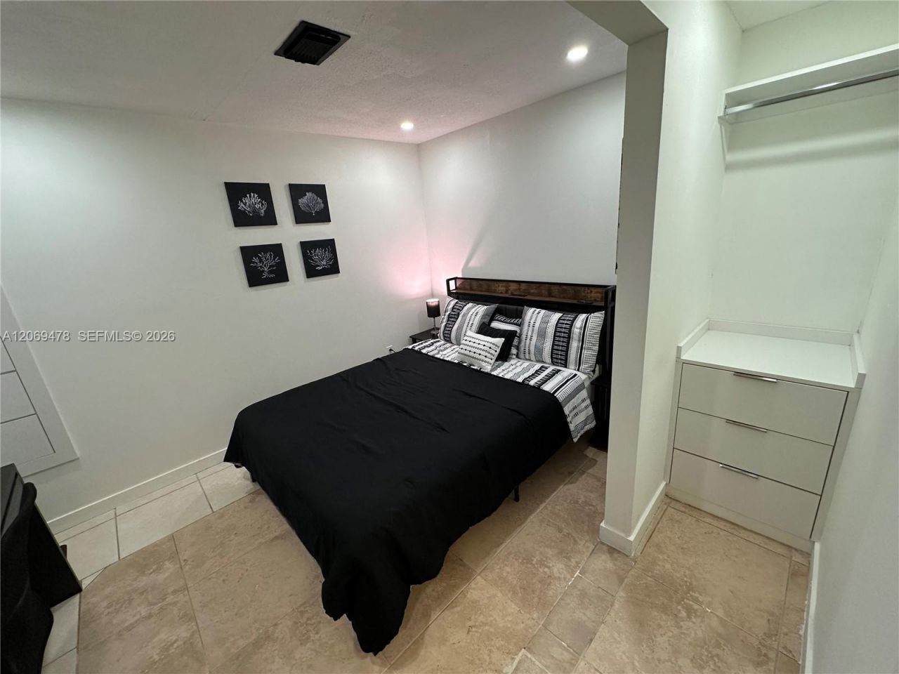 6039 Collins Ave, Unit 310, Miami Beach, FL 33140 Photo