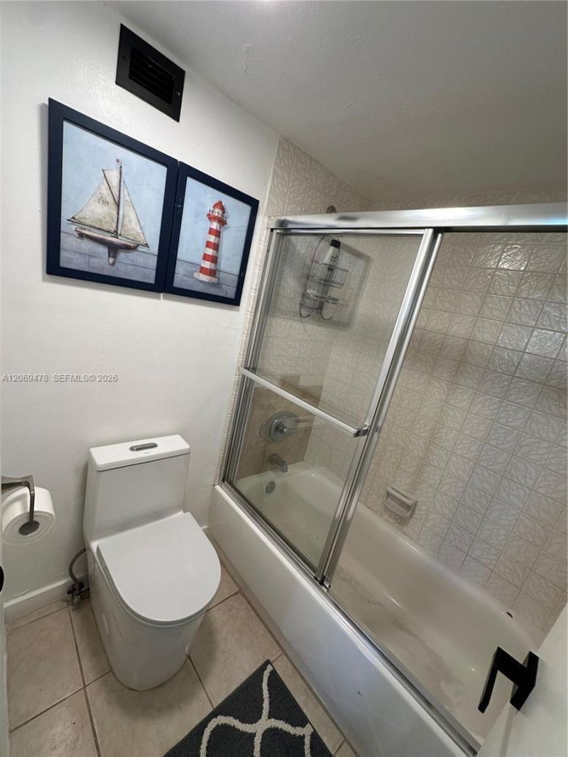 6039 Collins Ave, Unit 310, Miami Beach, FL 33140 Photo