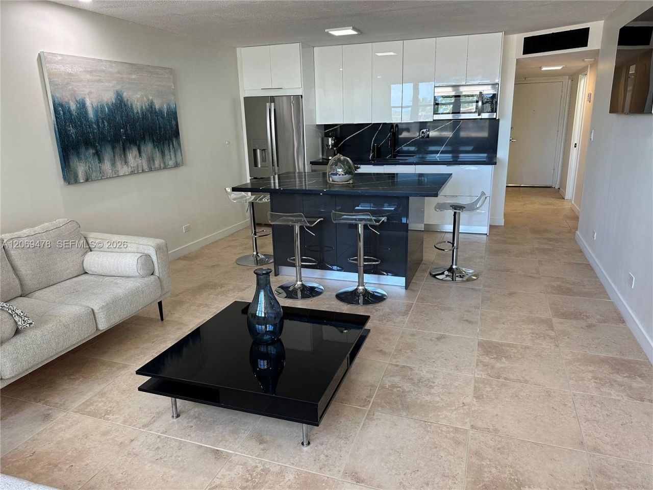 6039 Collins Ave, Unit 310, Miami Beach, FL 33140 Photo