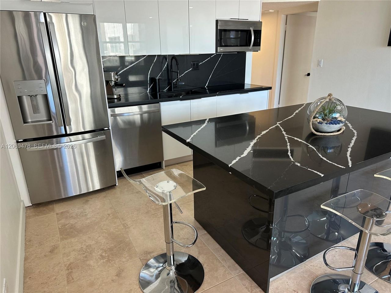 6039 Collins Ave, Unit 310, Miami Beach, FL 33140 Photo