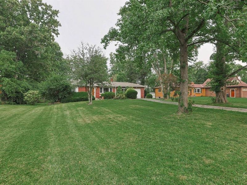 5240 Myerdale Drive, Blue Ash, OH 45242 Photo 2