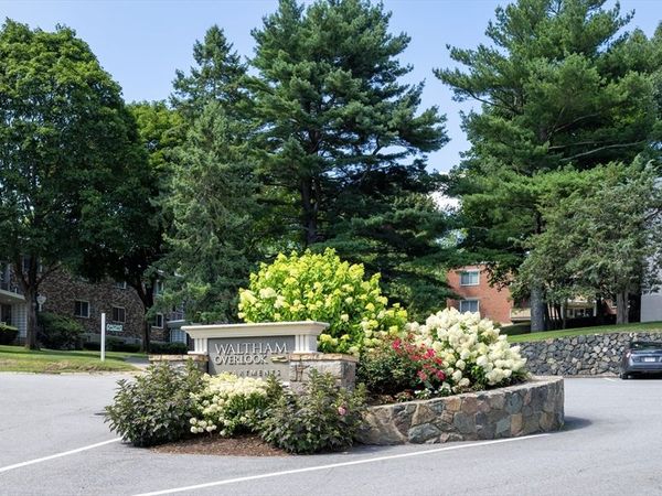 30 Jacqueline Road, Unit D, Waltham, MA 02452