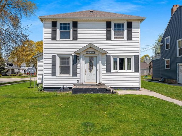 2616 Meadow LANE, Manitowoc, WI 54220