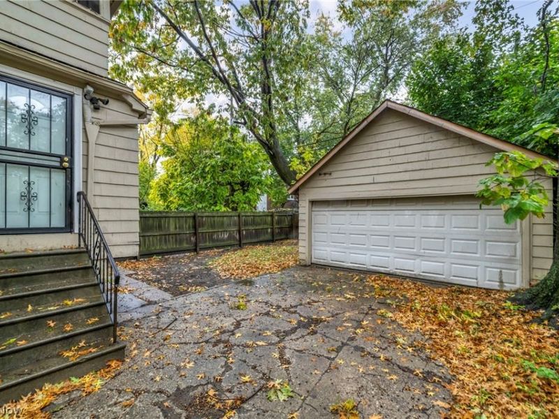 1677 Carlyon Road, East Cleveland, OH 44112 Photo 6