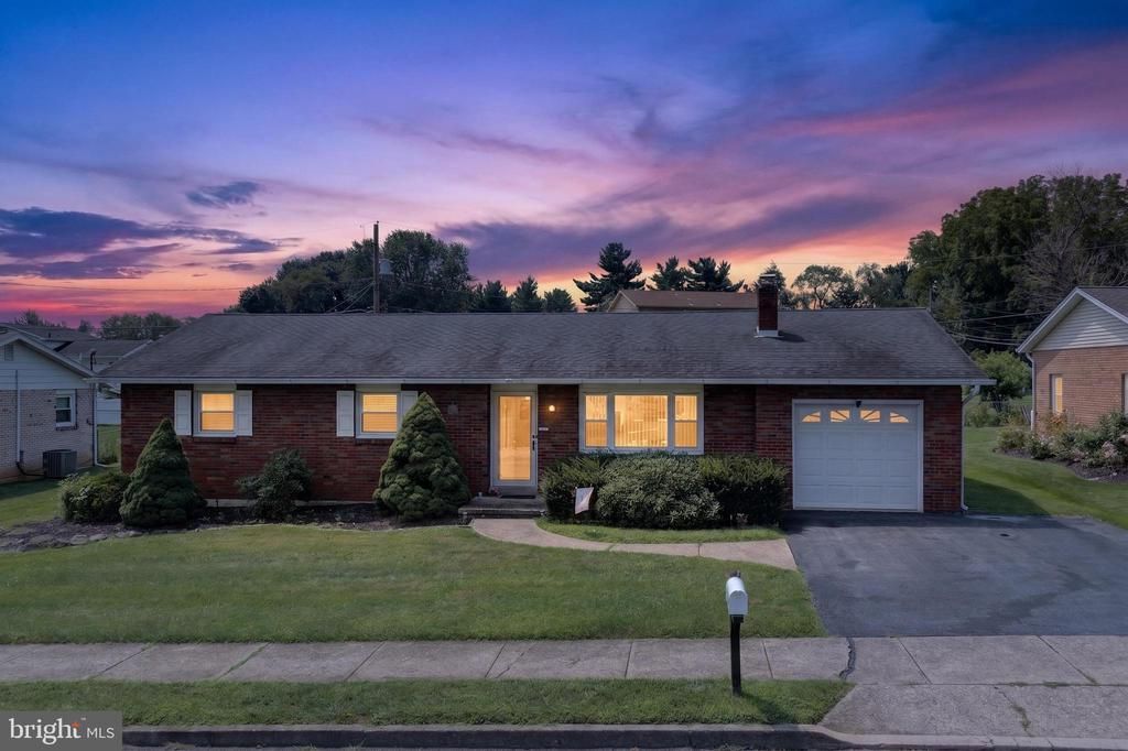 1130 WESTBURY DRIVE , BETHLEHEM, PA 18017