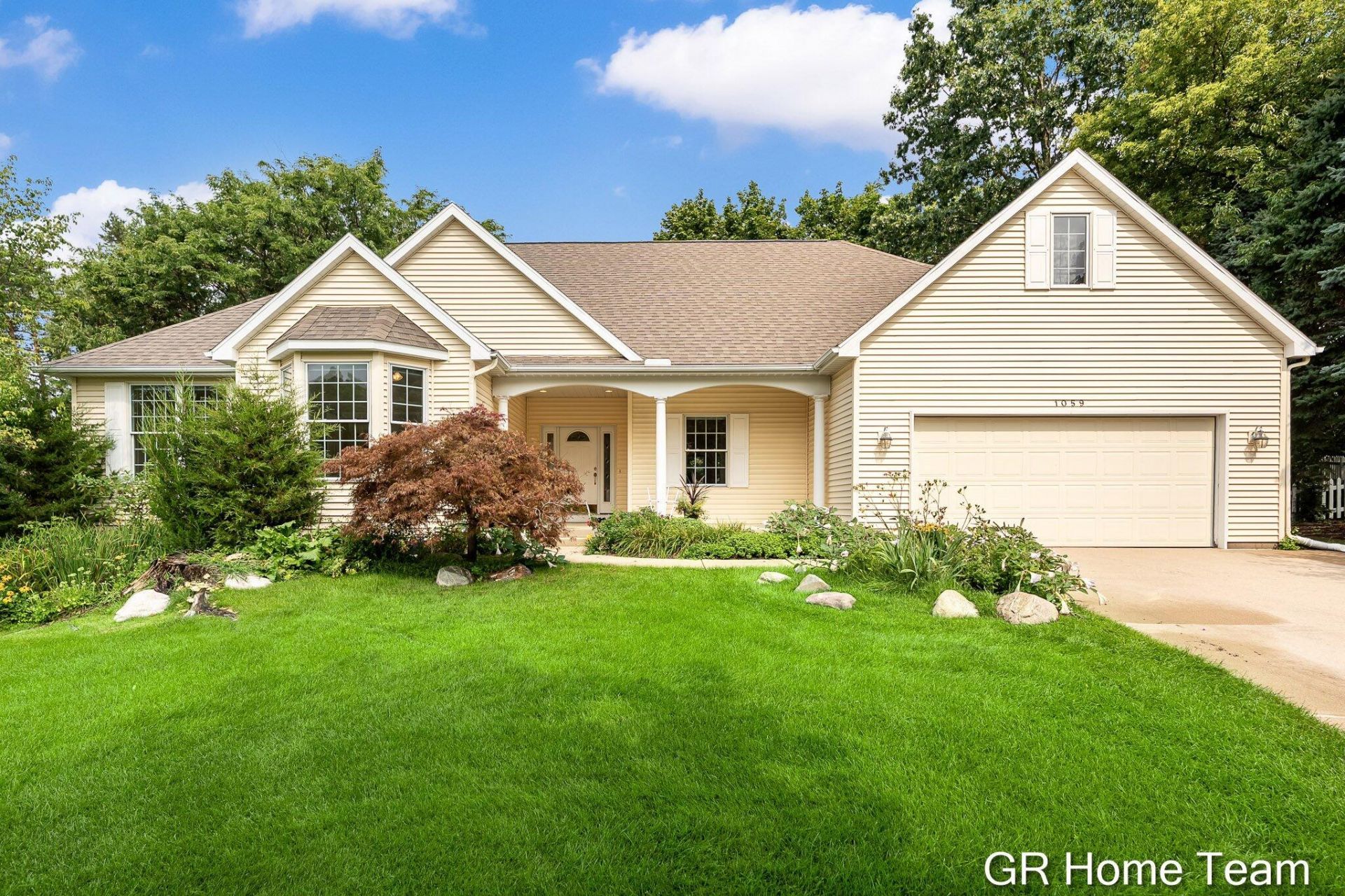 1059 Greenwood Forest Se, Grand Rapids, MI 49546 Main Photo