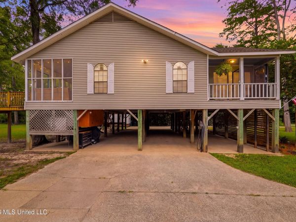 2033 Pascagoula River Road, Moss Point, MS 39562