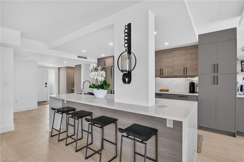 11 Bluebill Ave , Unit 606, Naples, FL 34108 Photo