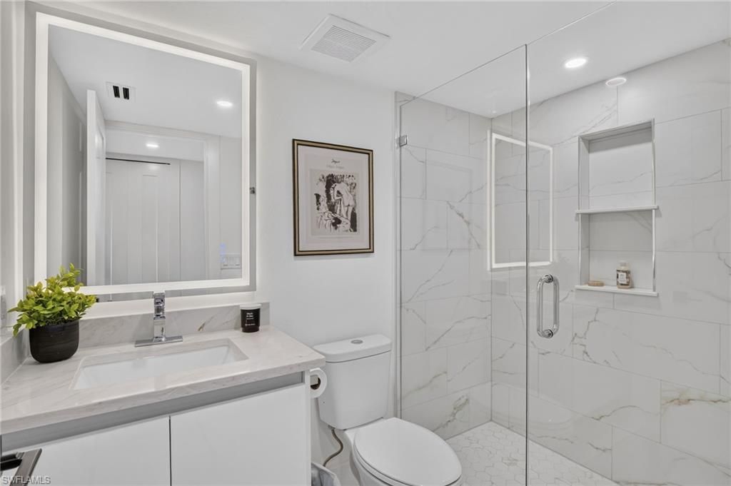 11 Bluebill Ave , Unit 606, Naples, FL 34108 Photo