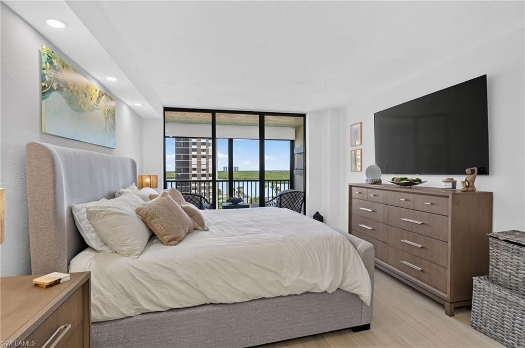 11 Bluebill Ave , Unit 606, Naples, FL 34108 Photo