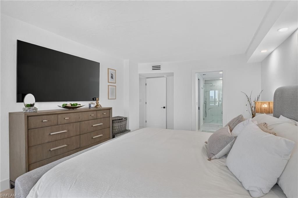 11 Bluebill Ave , Unit 606, Naples, FL 34108 Photo
