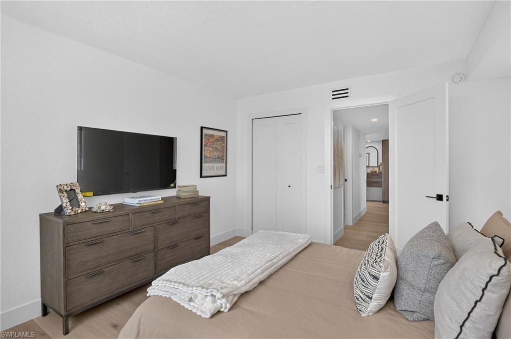11 Bluebill Ave , Unit 606, Naples, FL 34108 Photo