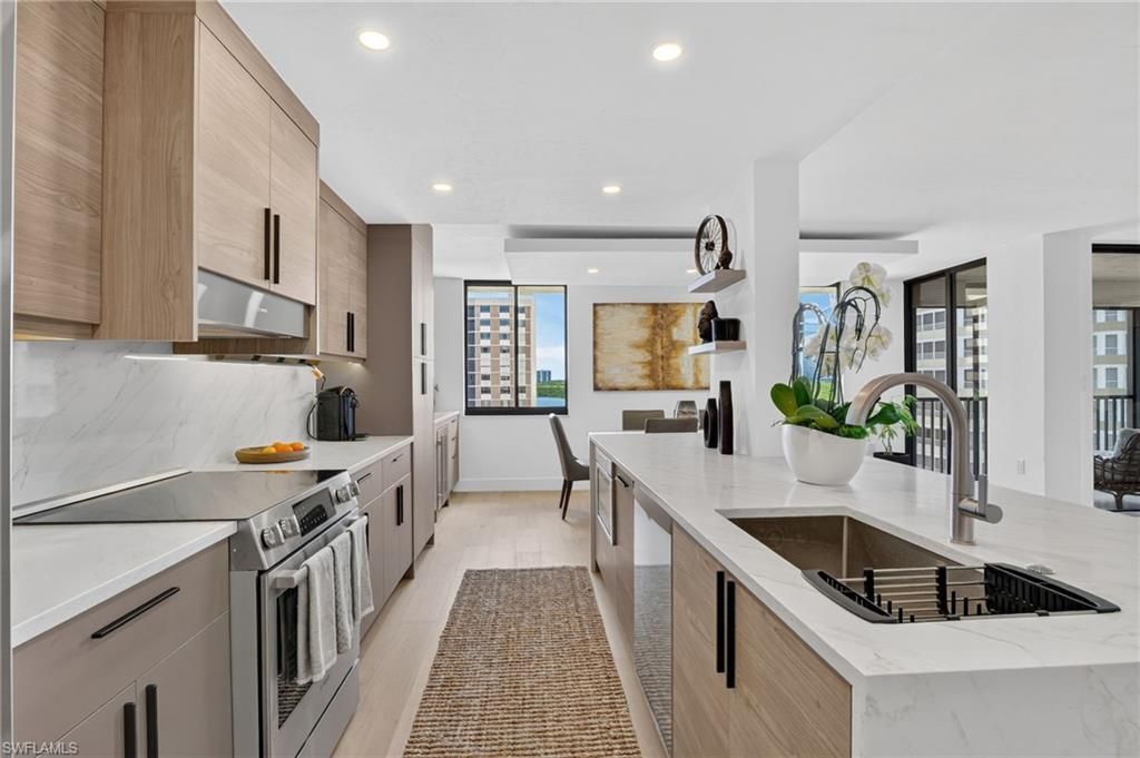 11 Bluebill Ave , Unit 606, Naples, FL 34108 Photo