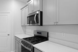 212 Horatio Lane photo 4
