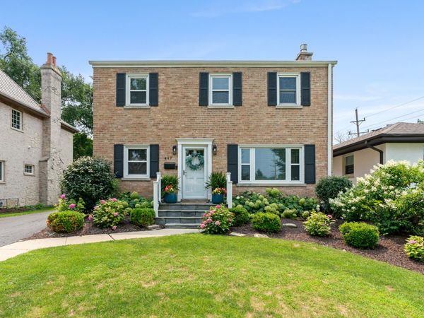 447 Ridge Avenue, Clarendon Hills, IL 60514