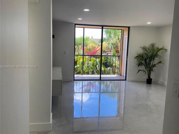 8635 NW 8th St , Unit 413, Miami, FL 33126