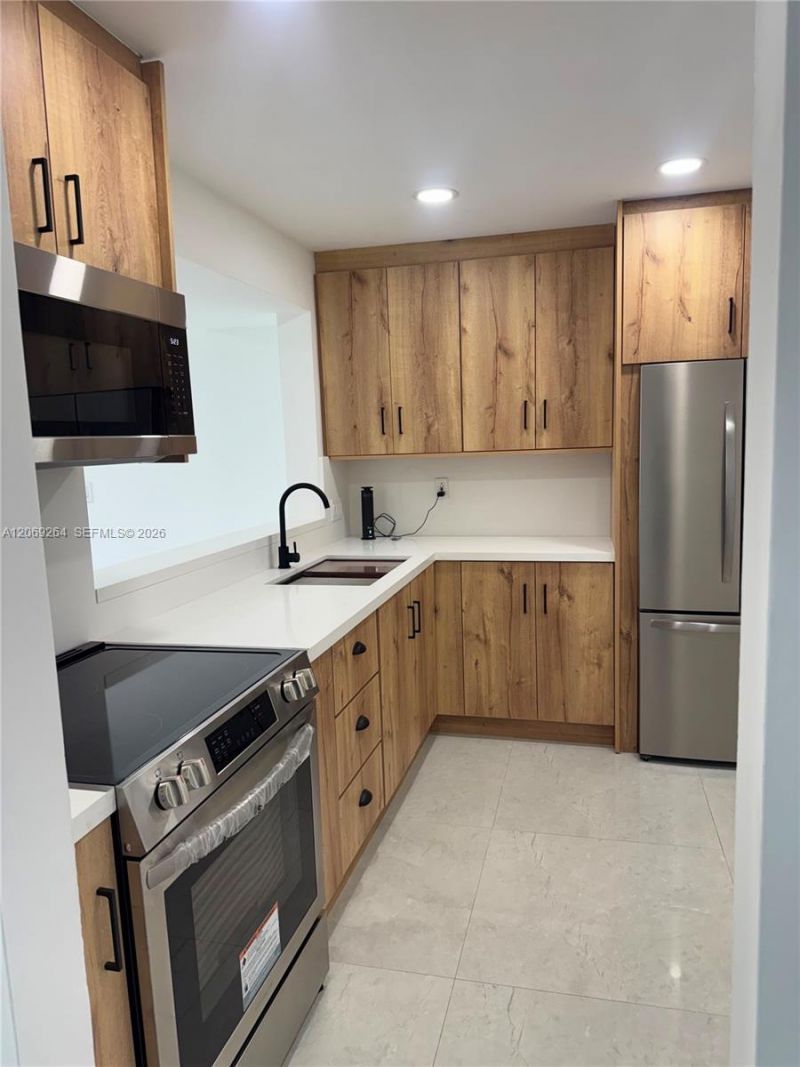 8635 NW 8th St , Unit 413, Miami, FL 33126 Photo