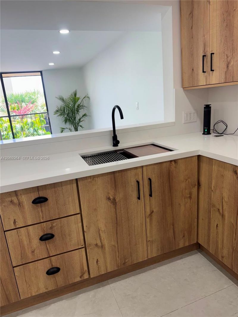 8635 NW 8th St , Unit 413, Miami, FL 33126 Photo