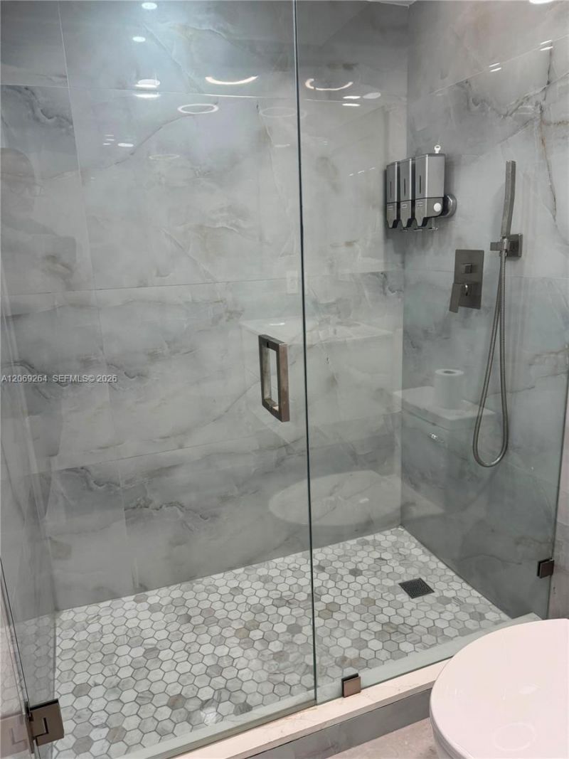 8635 NW 8th St , Unit 413, Miami, FL 33126 Photo
