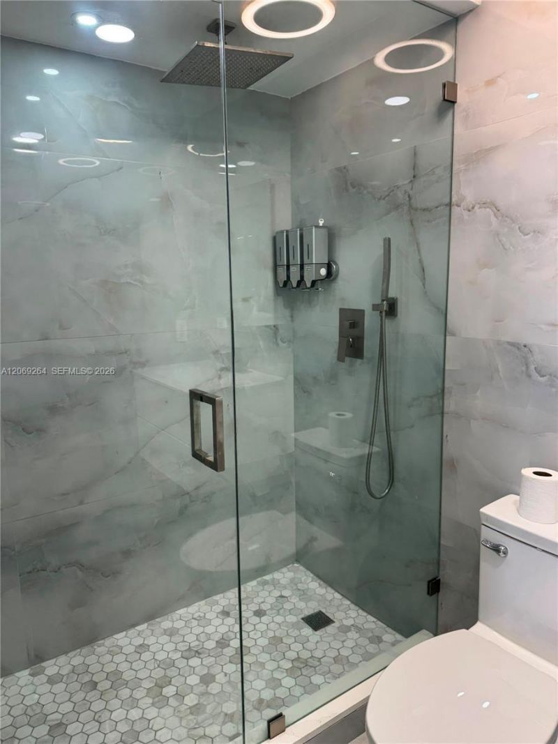 8635 NW 8th St , Unit 413, Miami, FL 33126 Photo
