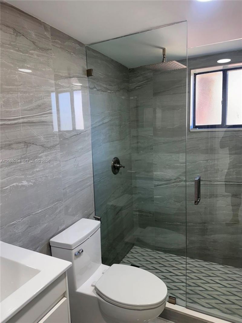 8635 NW 8th St , Unit 413, Miami, FL 33126 Photo
