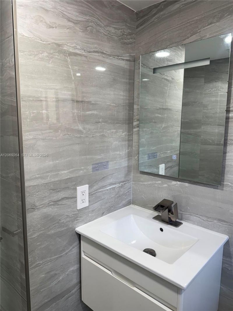 8635 NW 8th St , Unit 413, Miami, FL 33126 Photo
