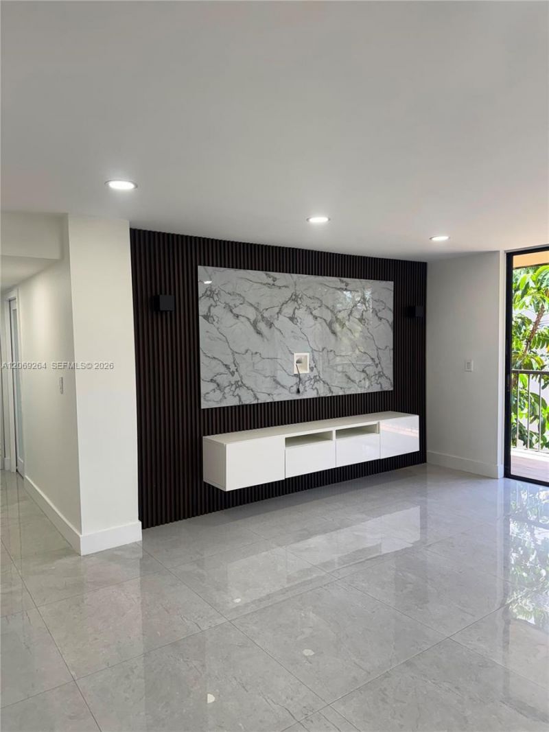 8635 NW 8th St , Unit 413, Miami, FL 33126 Photo