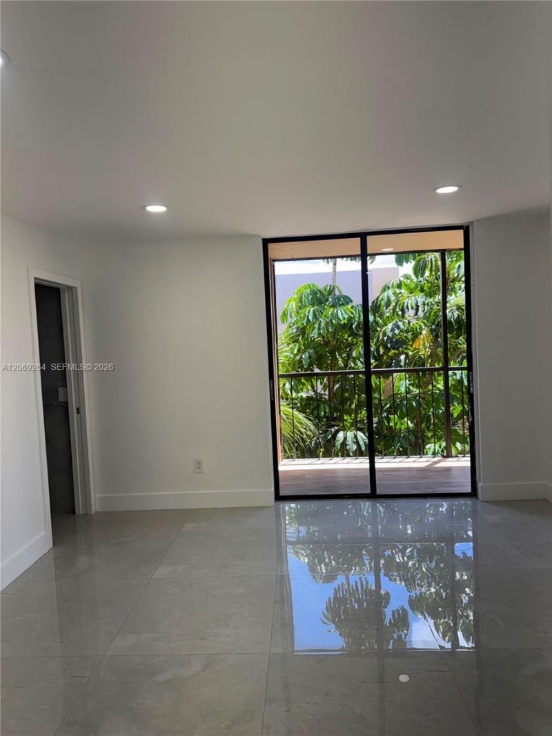 8635 NW 8th St , Unit 413, Miami, FL 33126 Photo