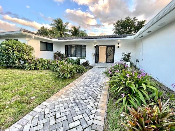 4910 Jefferson St , Hollywood, FL 33021