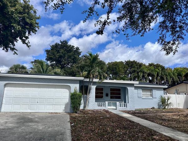 6777 NW 4th St , Margate, FL 33063